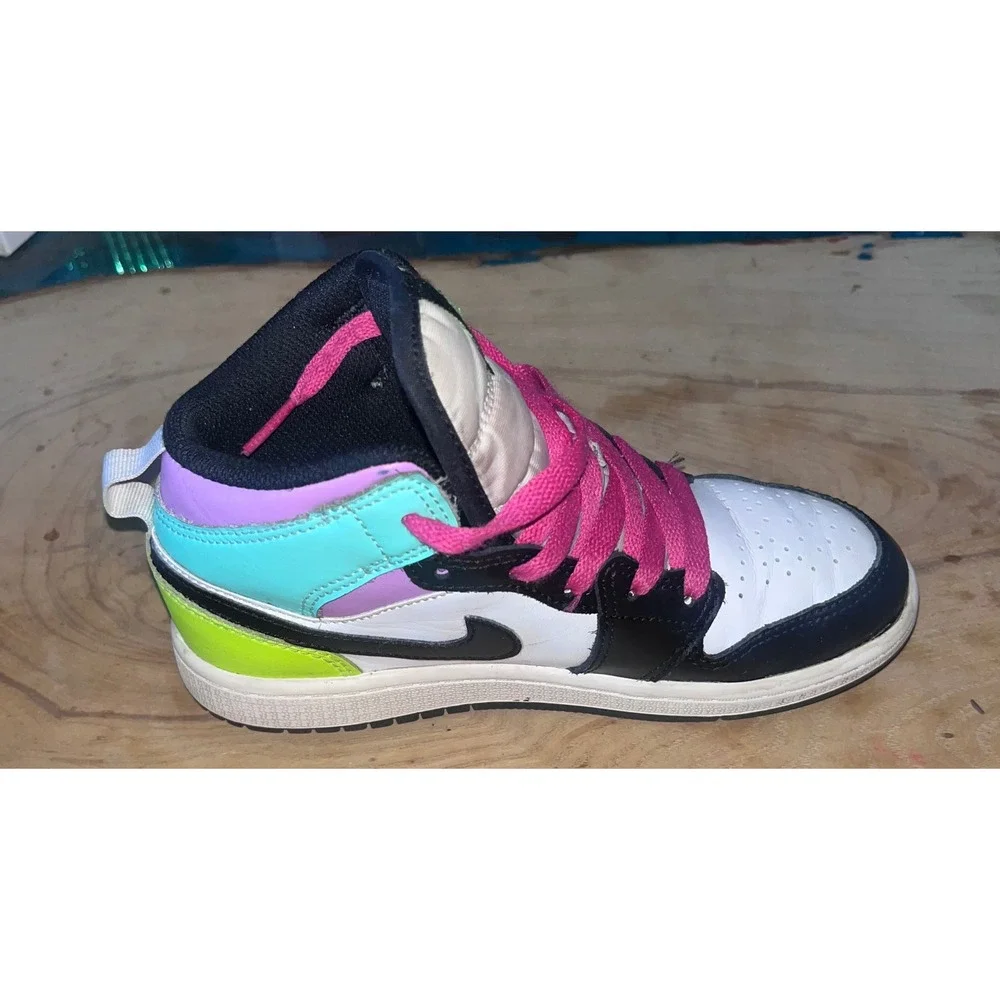 Jordan 1 Mid 